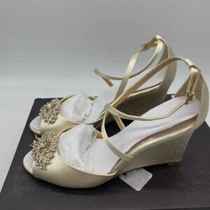 Badgley Mischka Abigail Ivory Jeweled Strappy Wedges Heels Sandals Womens Sz 8 M